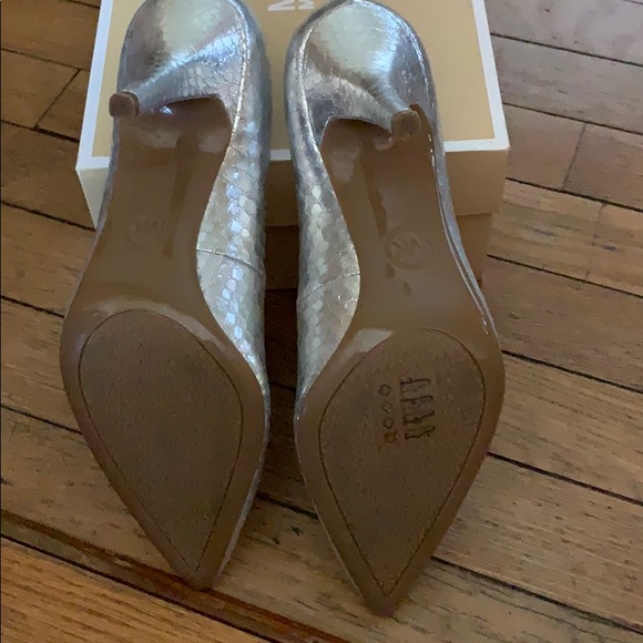 Shoes - Picture 4 of 4